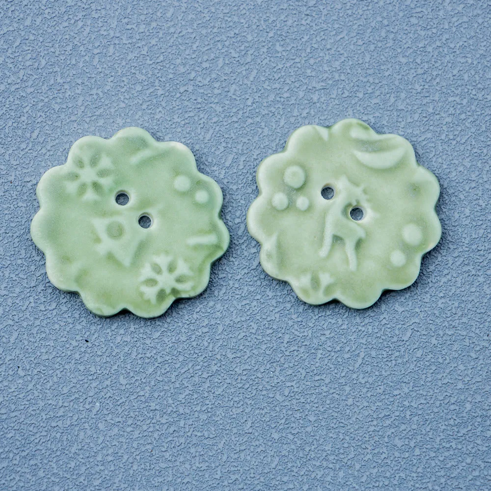 32mm Round 2-Hole Handmade DIY Ceramic Buttons with Snowflake Elk Pattern 6PCS