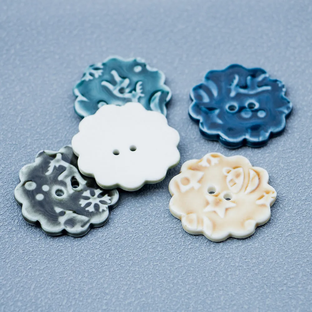 32mm Round 2-Hole Handmade DIY Ceramic Buttons with Snowflake Elk Pattern 6PCS