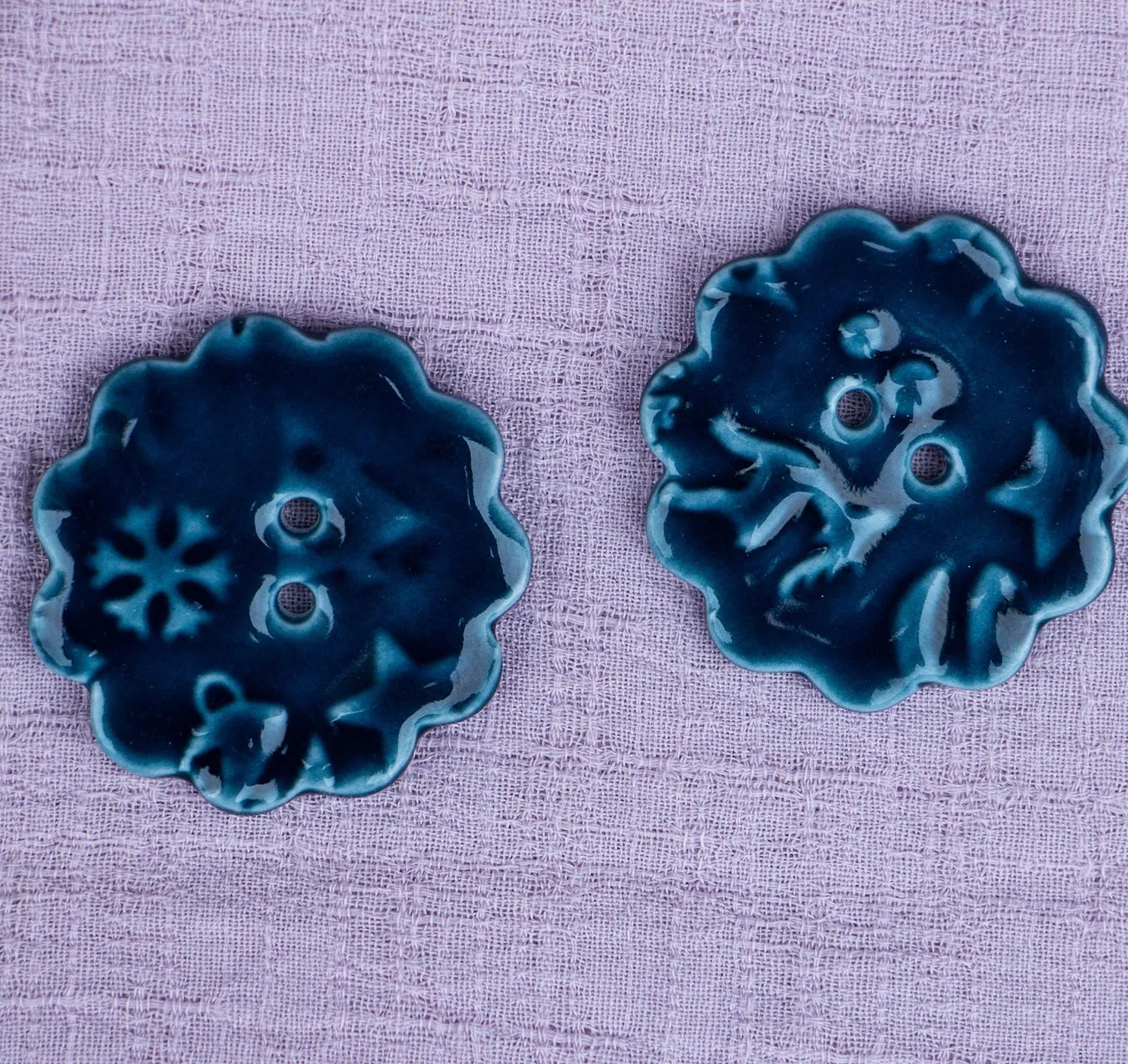 32mm Round 2-Hole Handmade DIY Ceramic Buttons with Snowflake Elk Pattern 6PCS