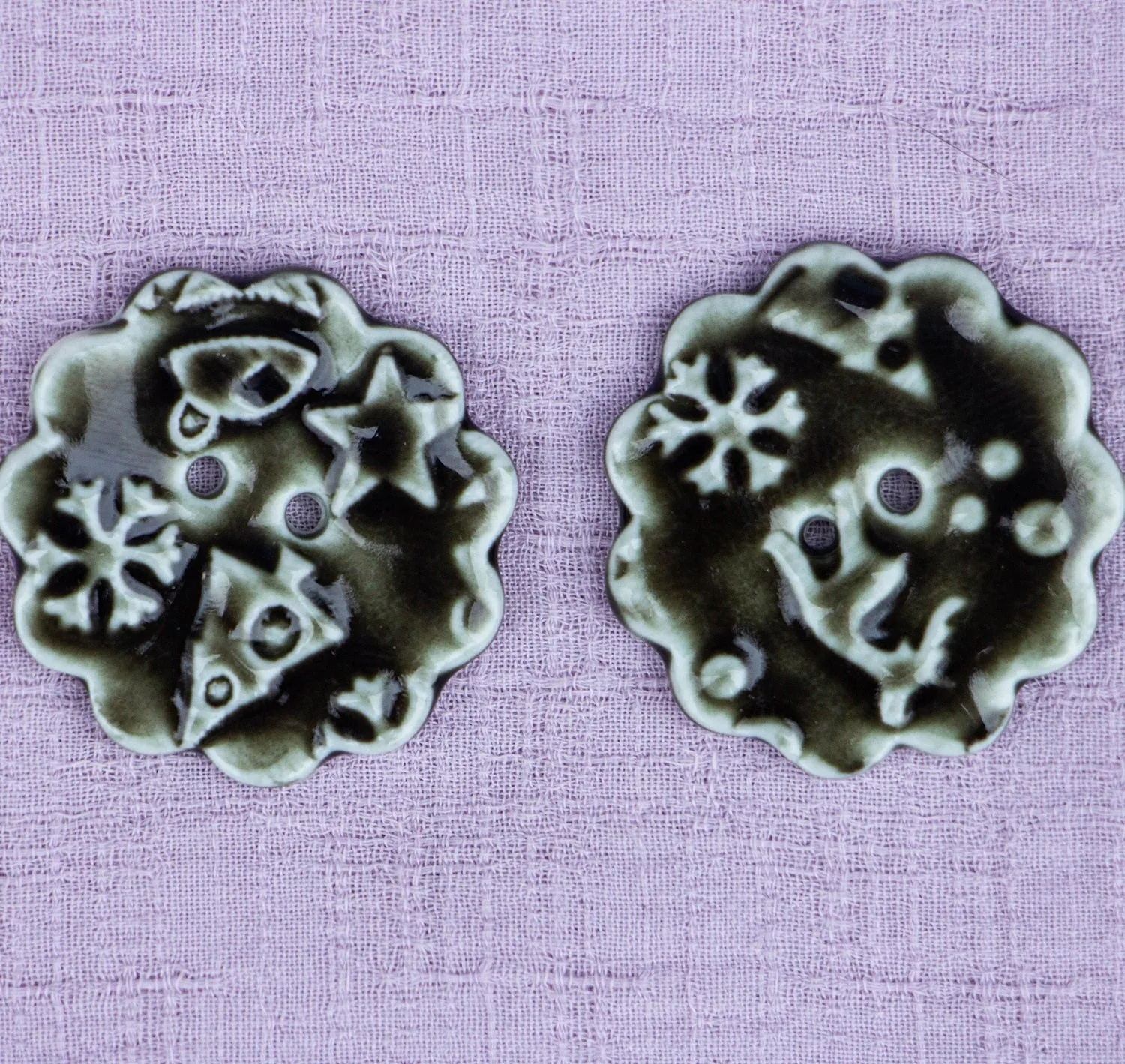 32mm Round 2-Hole Handmade DIY Ceramic Buttons with Snowflake Elk Pattern 6PCS