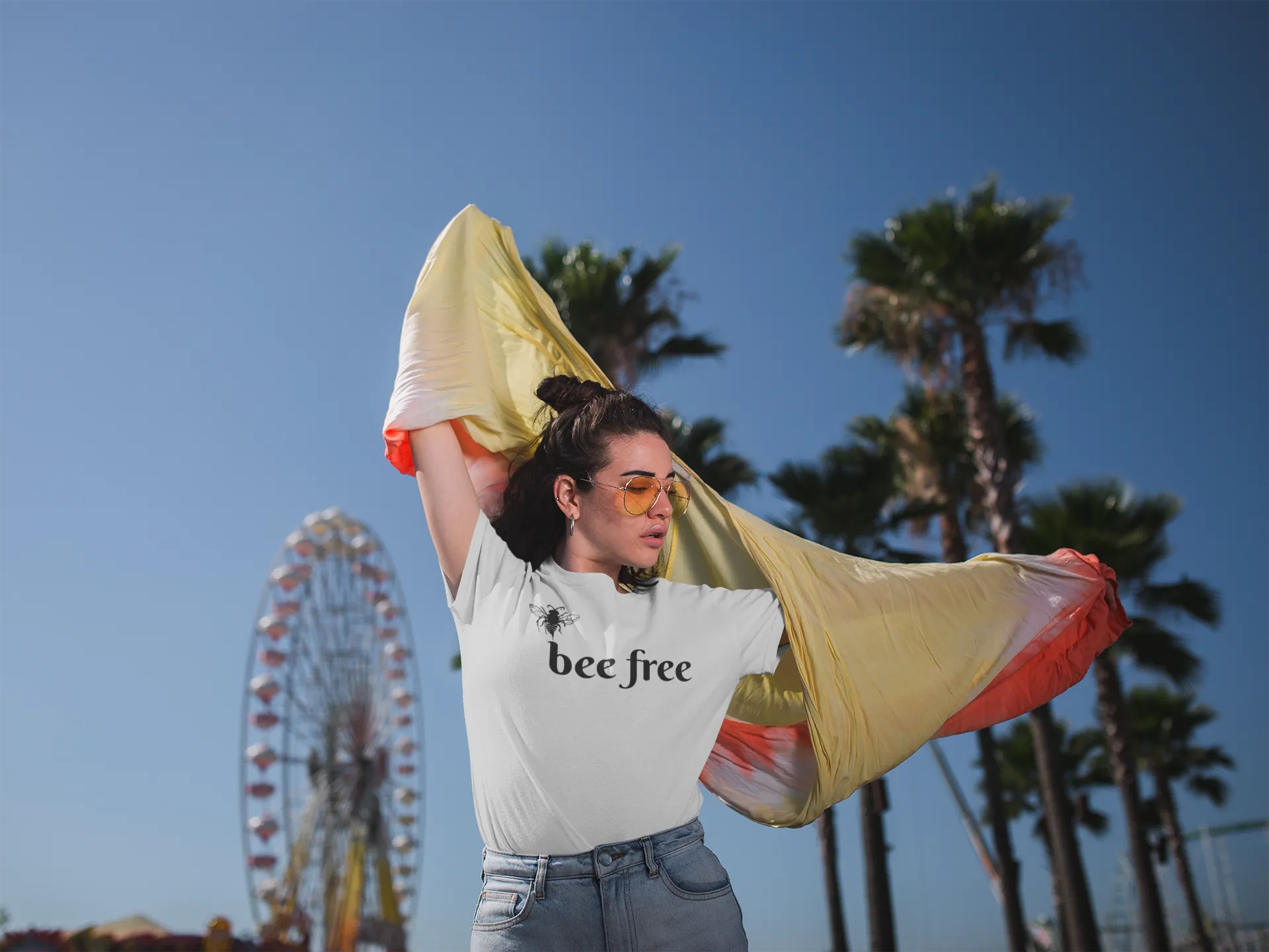 bee free - Women's The Boyfriend Tee