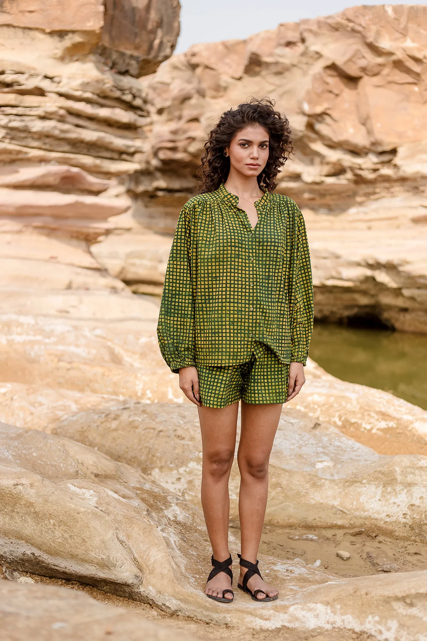 Ekiya Short in Grass Grid Block