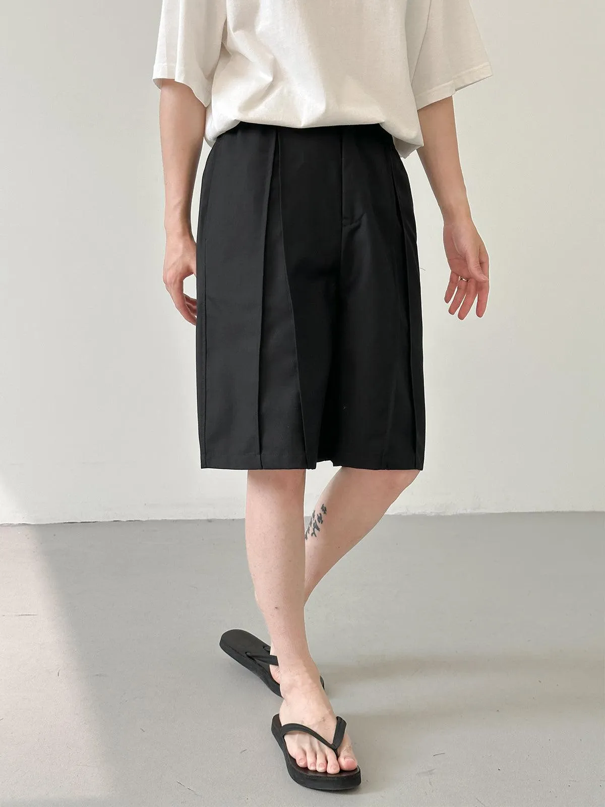 Elastic Waist Pleated Shorts
