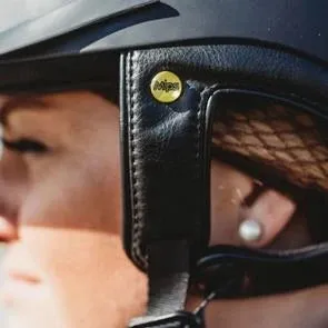 EQ3 Lynx Smooth Top Helmet - Black