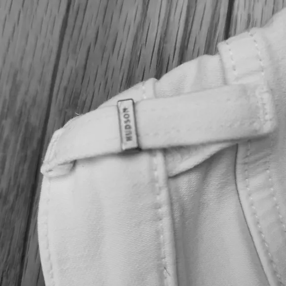 Hudson Amelia cuffed knee length white shorts 25