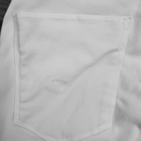 Hudson Amelia cuffed knee length white shorts 25