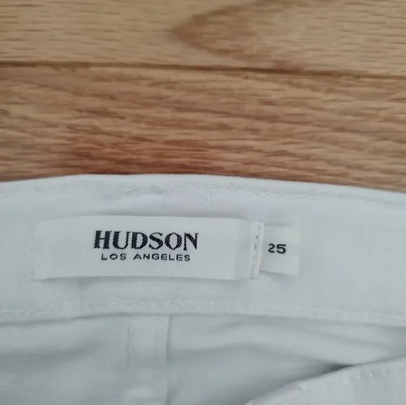 Hudson Amelia cuffed knee length white shorts 25