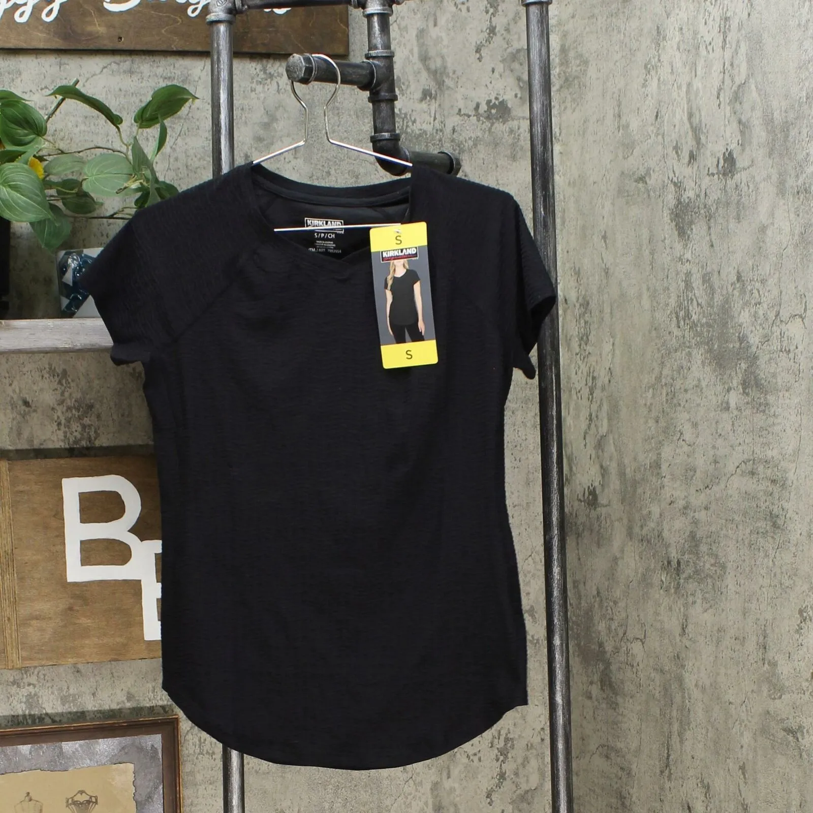 Kirkland Signature Women's Active V-Neck Textured T-Shirt