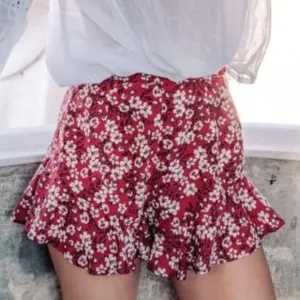 KIVARI Pasadena Shorts in Warm Red Floral Pattern XS NWT- SALE
