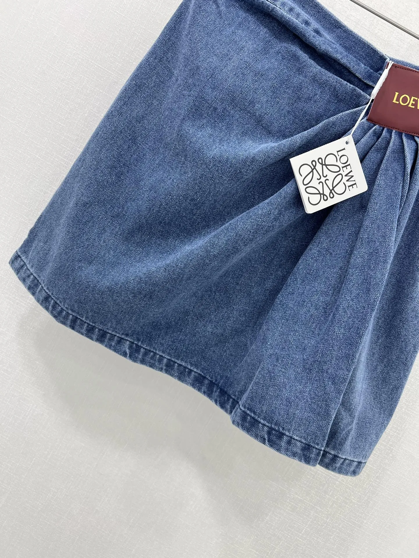 LE 25 new irregular denim skirt
