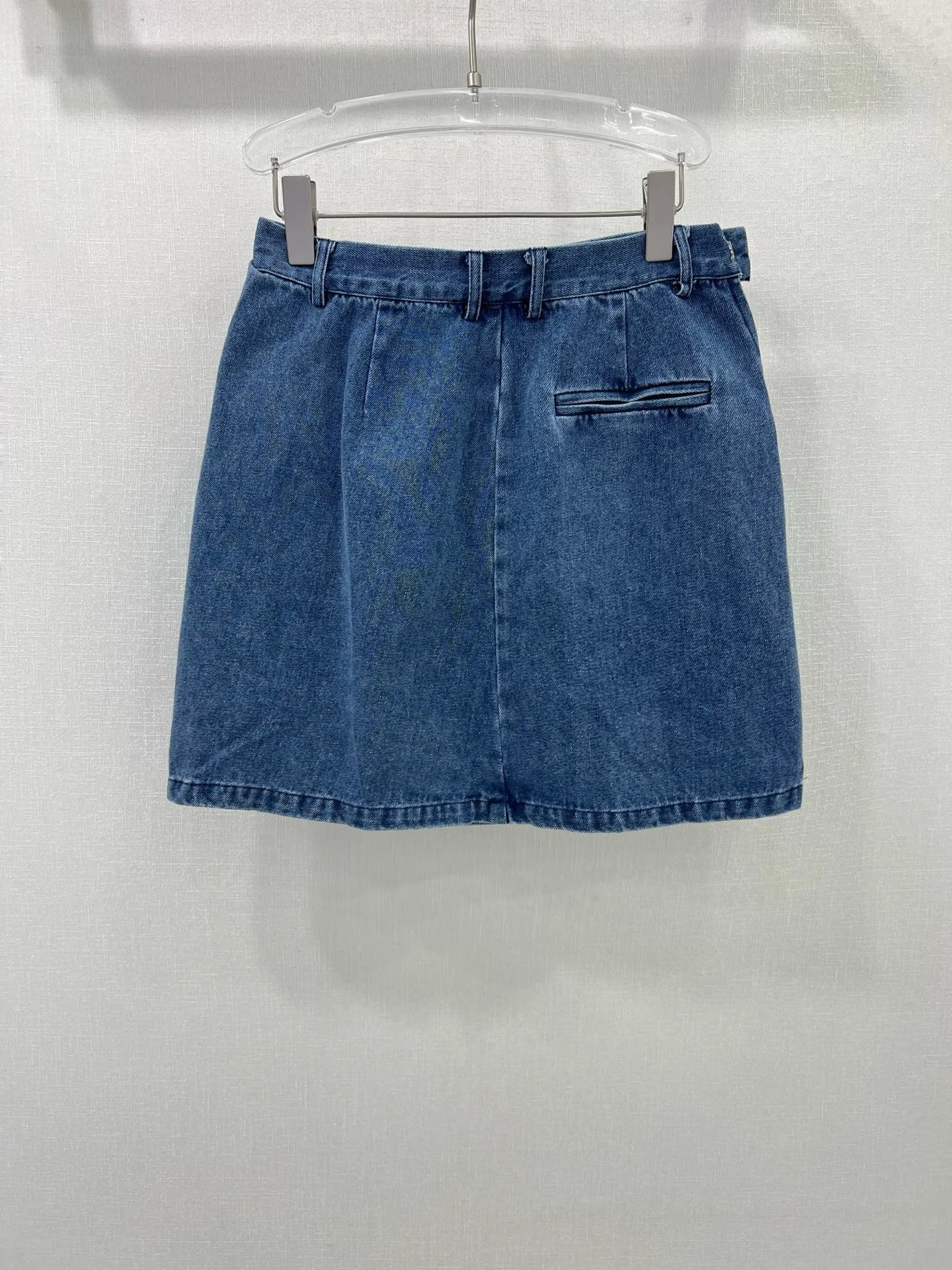 LE 25 new irregular denim skirt
