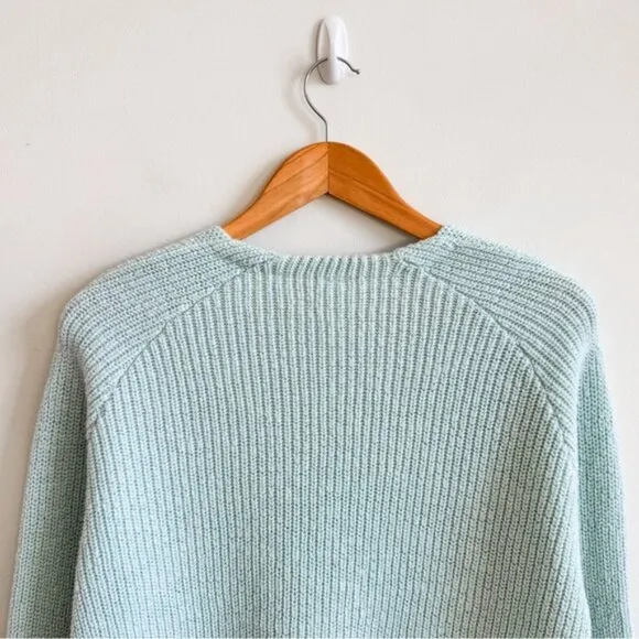 LULULEMON • Merino Wool V-Neck Sweater in Delicate Mint • XS/S