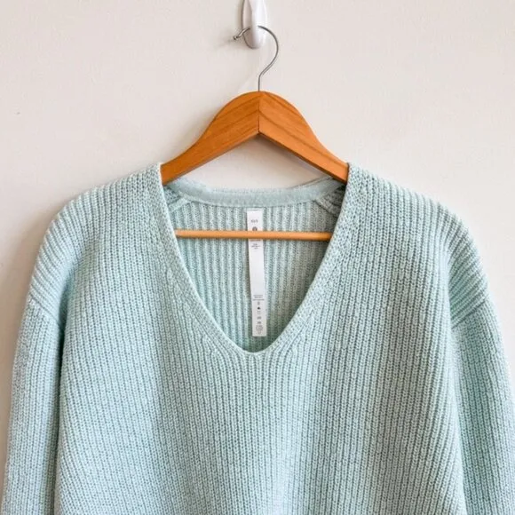 LULULEMON • Merino Wool V-Neck Sweater in Delicate Mint • XS/S