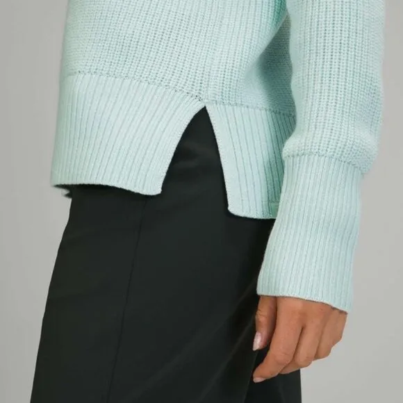 LULULEMON • Merino Wool V-Neck Sweater in Delicate Mint • XS/S