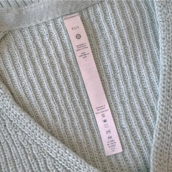 LULULEMON • Merino Wool V-Neck Sweater in Delicate Mint • XS/S