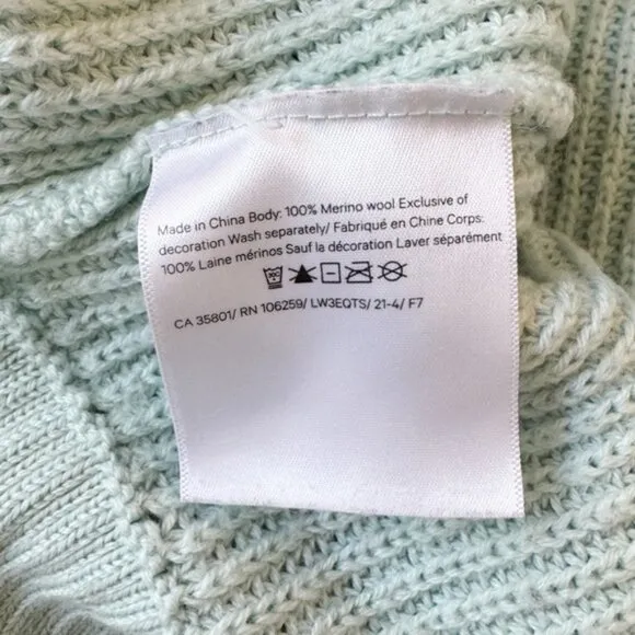 LULULEMON • Merino Wool V-Neck Sweater in Delicate Mint • XS/S