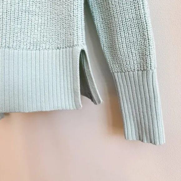 LULULEMON • Merino Wool V-Neck Sweater in Delicate Mint • XS/S