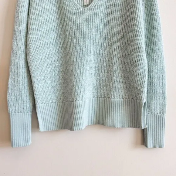 LULULEMON • Merino Wool V-Neck Sweater in Delicate Mint • XS/S