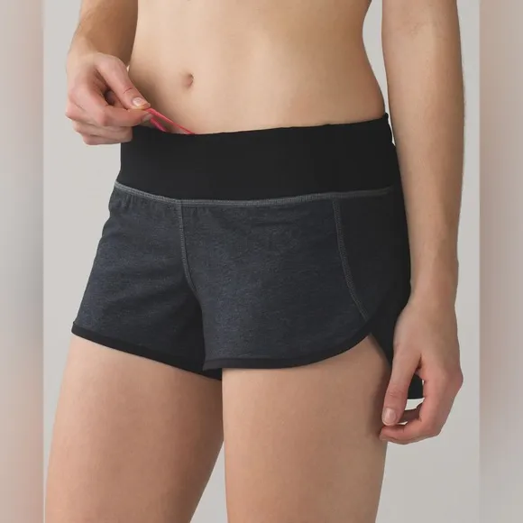 Lululemon Speed Short 4-way Stretch 2.5&quot; in Heathered Black / Black / Boom Juice