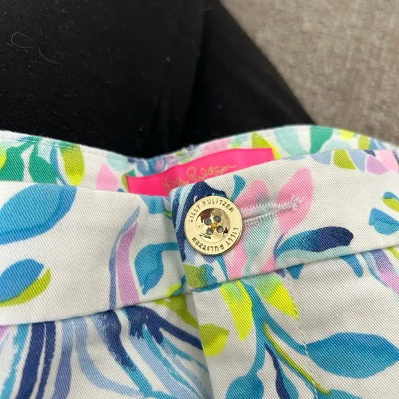 NWT Darling Lilly Pulitzer Callahan Shorts in Size 4. Cute beach themed shorts!