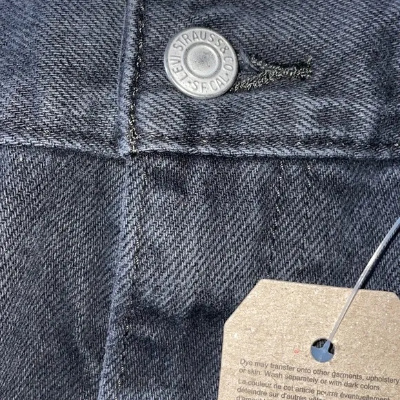NWT Levi’s High Waisted Mom Jeans, Size 31