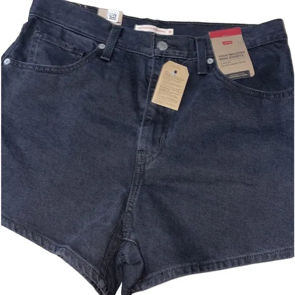NWT Levi’s High Waisted Mom Jeans, Size 31
