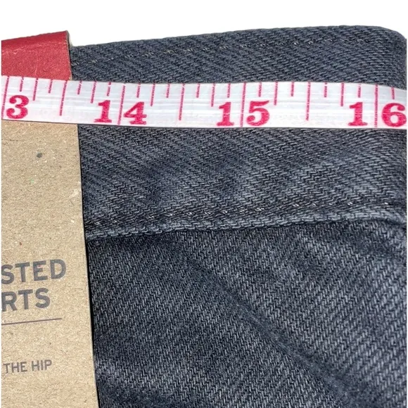 NWT Levi’s High Waisted Mom Jeans, Size 31