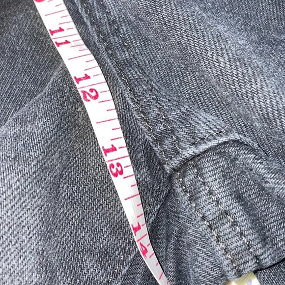 NWT Levi’s High Waisted Mom Jeans, Size 31