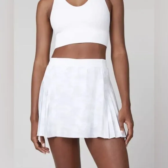 NWT Spanx Women’s Get Moving Pleated Skort Skirt Shorts White Camo 50273R SMALL