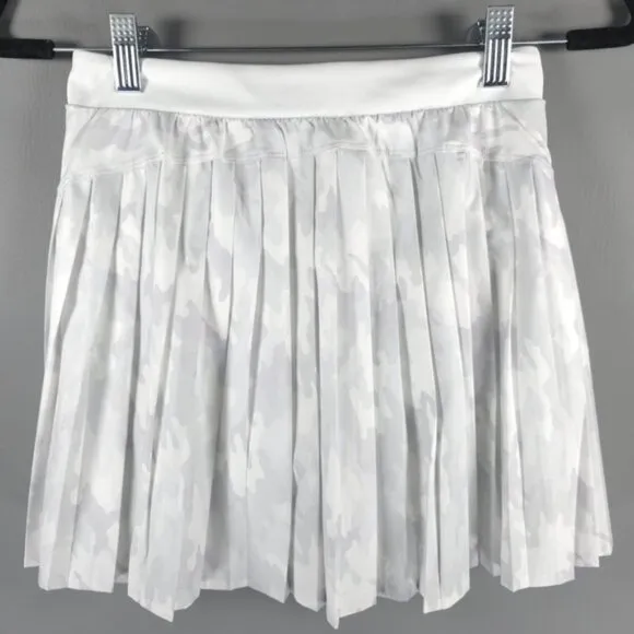 NWT Spanx Women’s Get Moving Pleated Skort Skirt Shorts White Camo 50273R SMALL