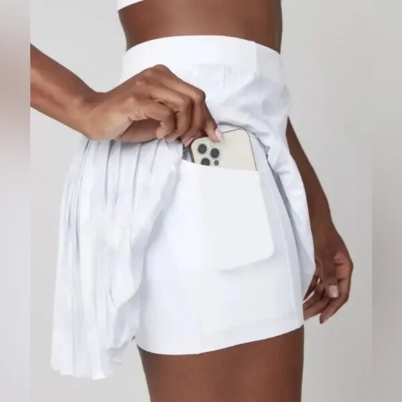 NWT Spanx Women’s Get Moving Pleated Skort Skirt Shorts White Camo 50273R SMALL