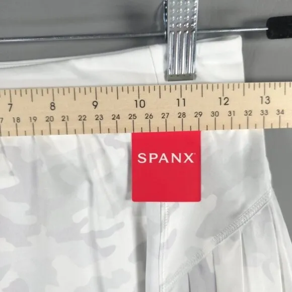 NWT Spanx Women’s Get Moving Pleated Skort Skirt Shorts White Camo 50273R SMALL