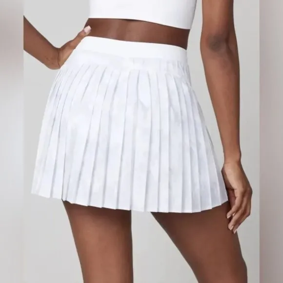 NWT Spanx Women’s Get Moving Pleated Skort Skirt Shorts White Camo 50273R SMALL