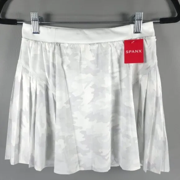 NWT Spanx Women’s Get Moving Pleated Skort Skirt Shorts White Camo 50273R SMALL