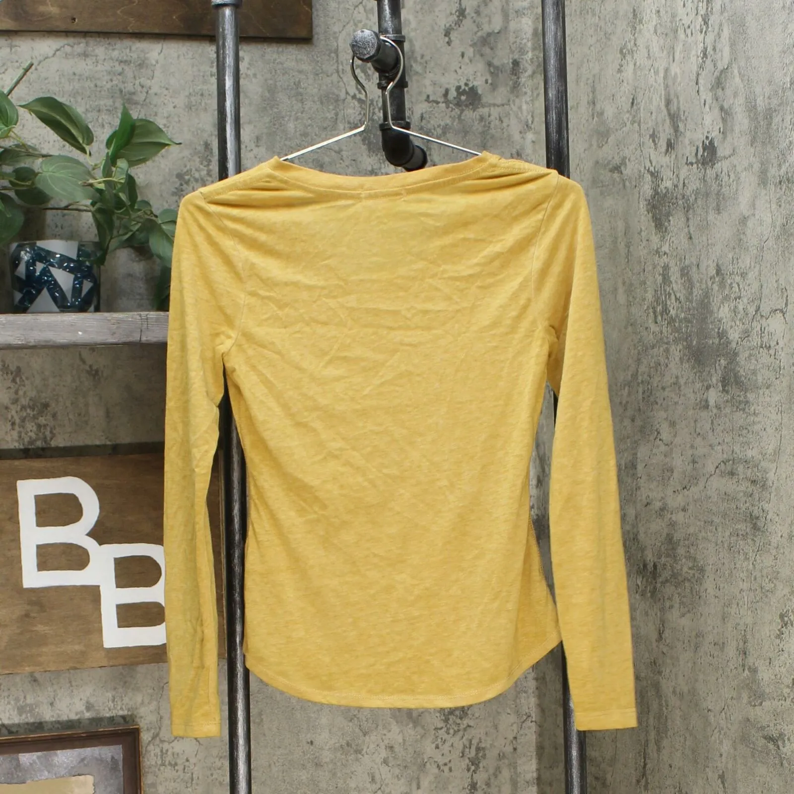 NWT Ultra Flirt Women's Long Sleeve Textured Boyfriend T-Shirt. RK312906MC Small