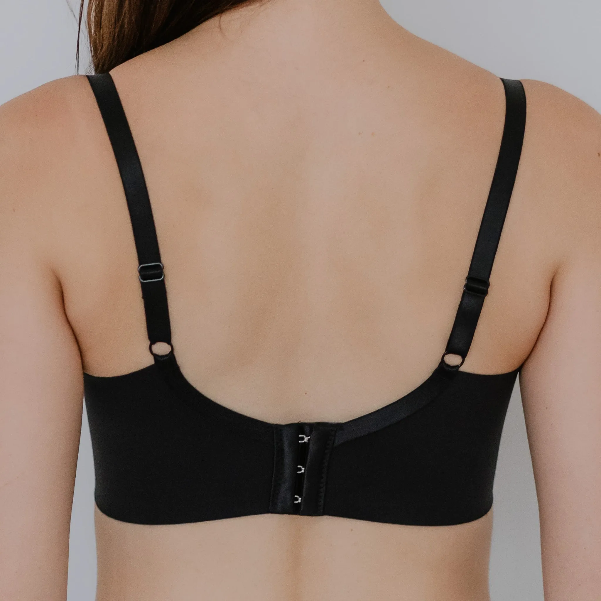 Oh-So-Light! Deep V-Plunge Lightly-Lined Wireless Bra in Black