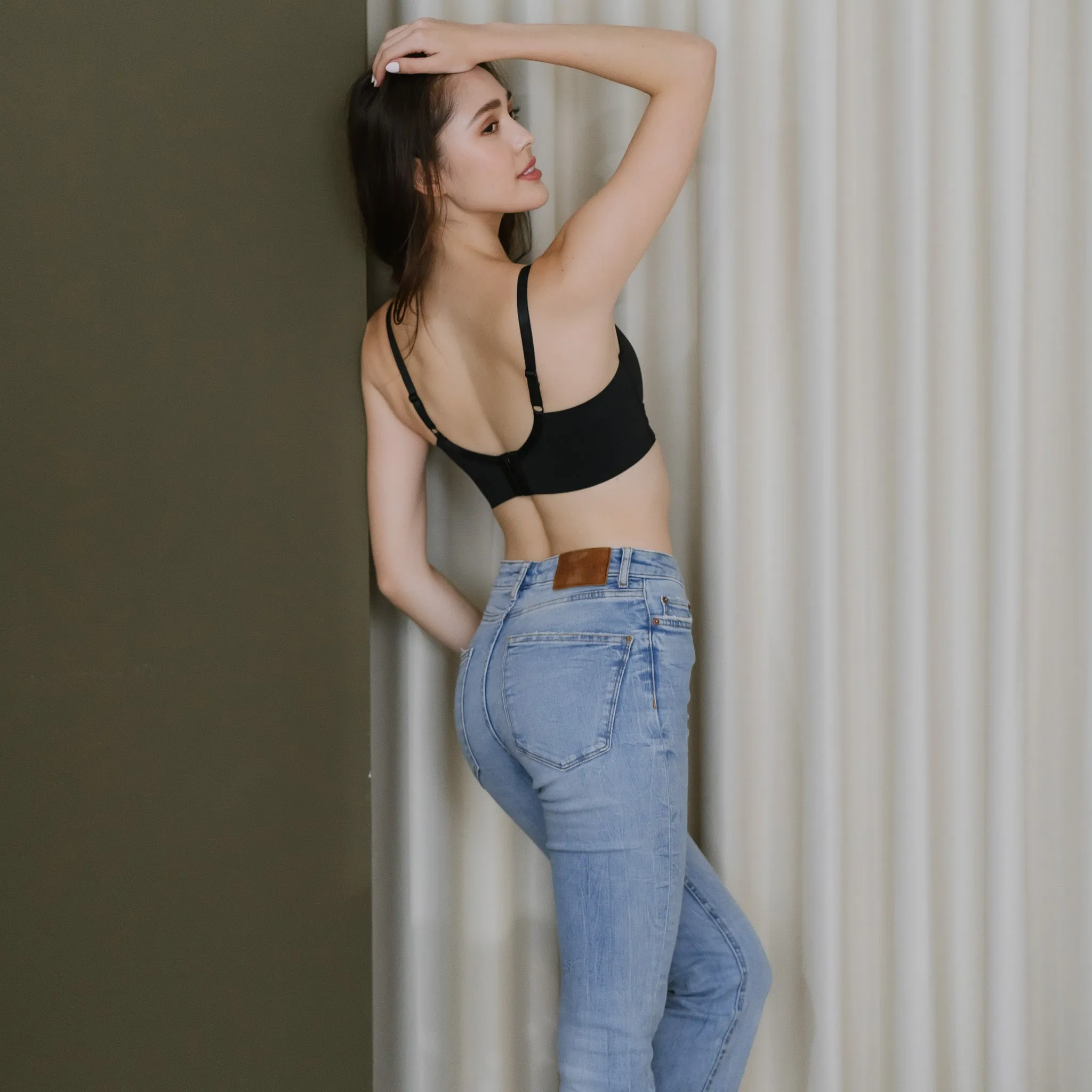 Oh-So-Light! Deep V-Plunge Lightly-Lined Wireless Bra in Black