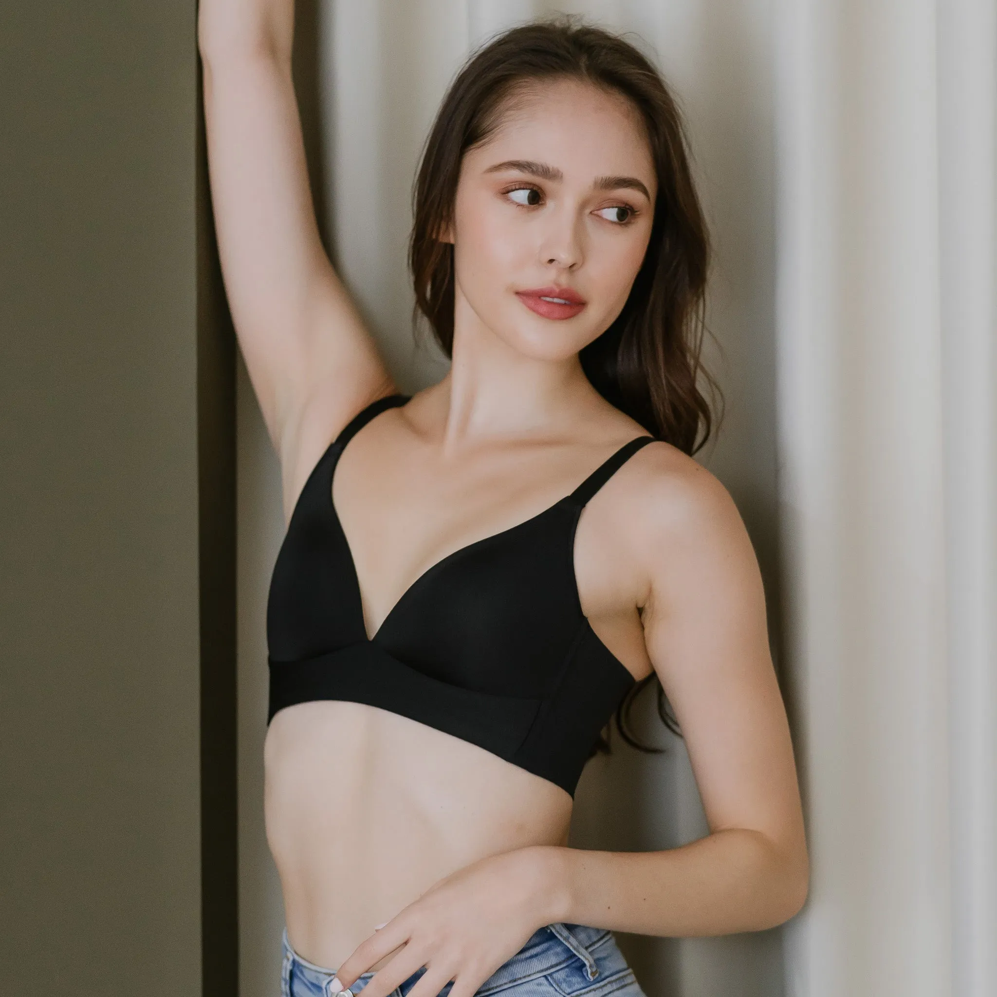 Oh-So-Light! Deep V-Plunge Lightly-Lined Wireless Bra in Black