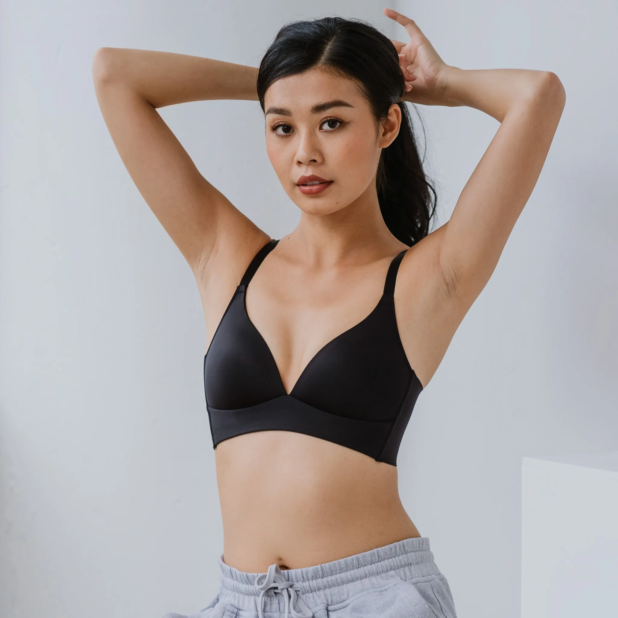 Oh-So-Light! Deep V-Plunge Lightly-Lined Wireless Bra in Black