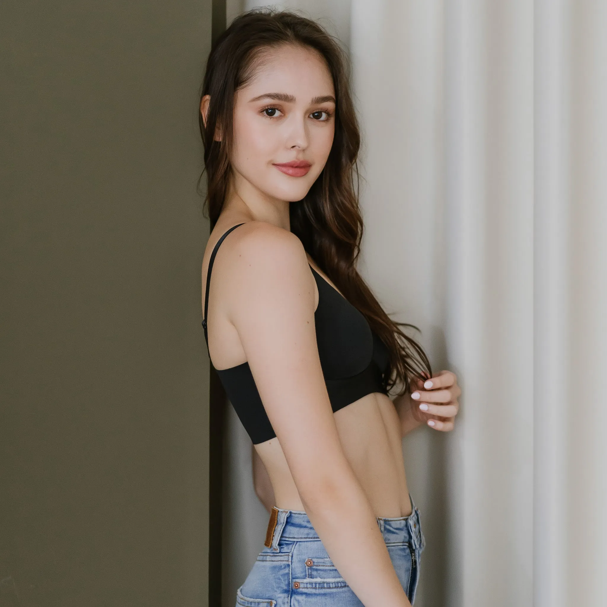 Oh-So-Light! Deep V-Plunge Lightly-Lined Wireless Bra in Black