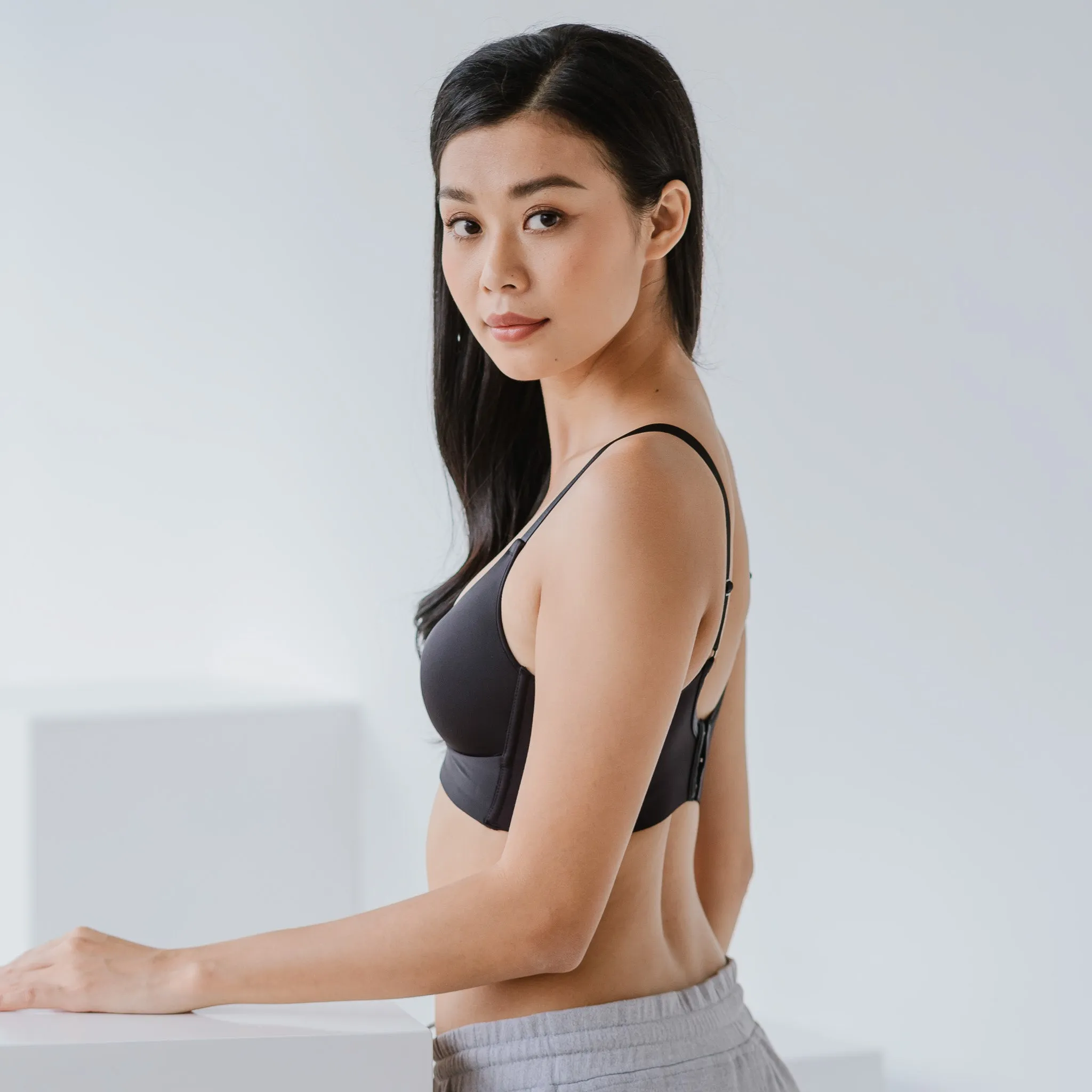 Oh-So-Light! Deep V-Plunge Lightly-Lined Wireless Bra in Black