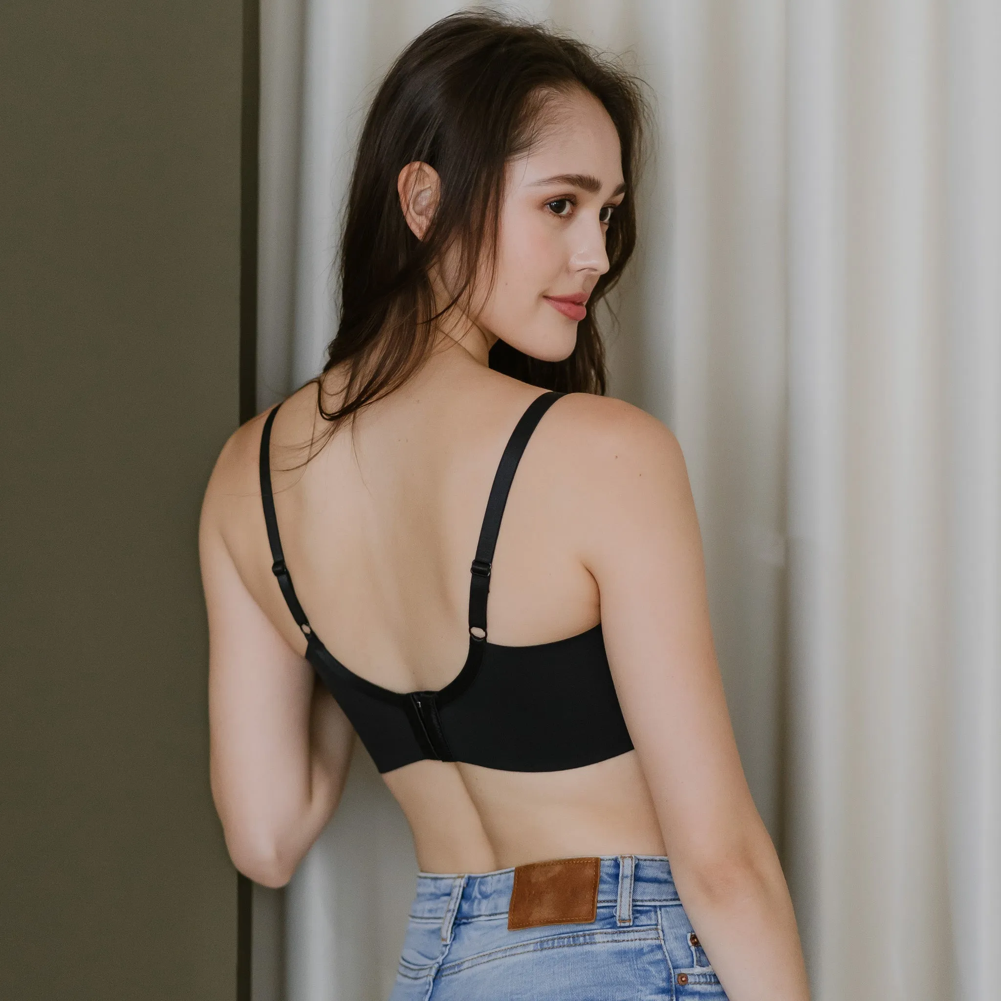 Oh-So-Light! Deep V-Plunge Lightly-Lined Wireless Bra in Black
