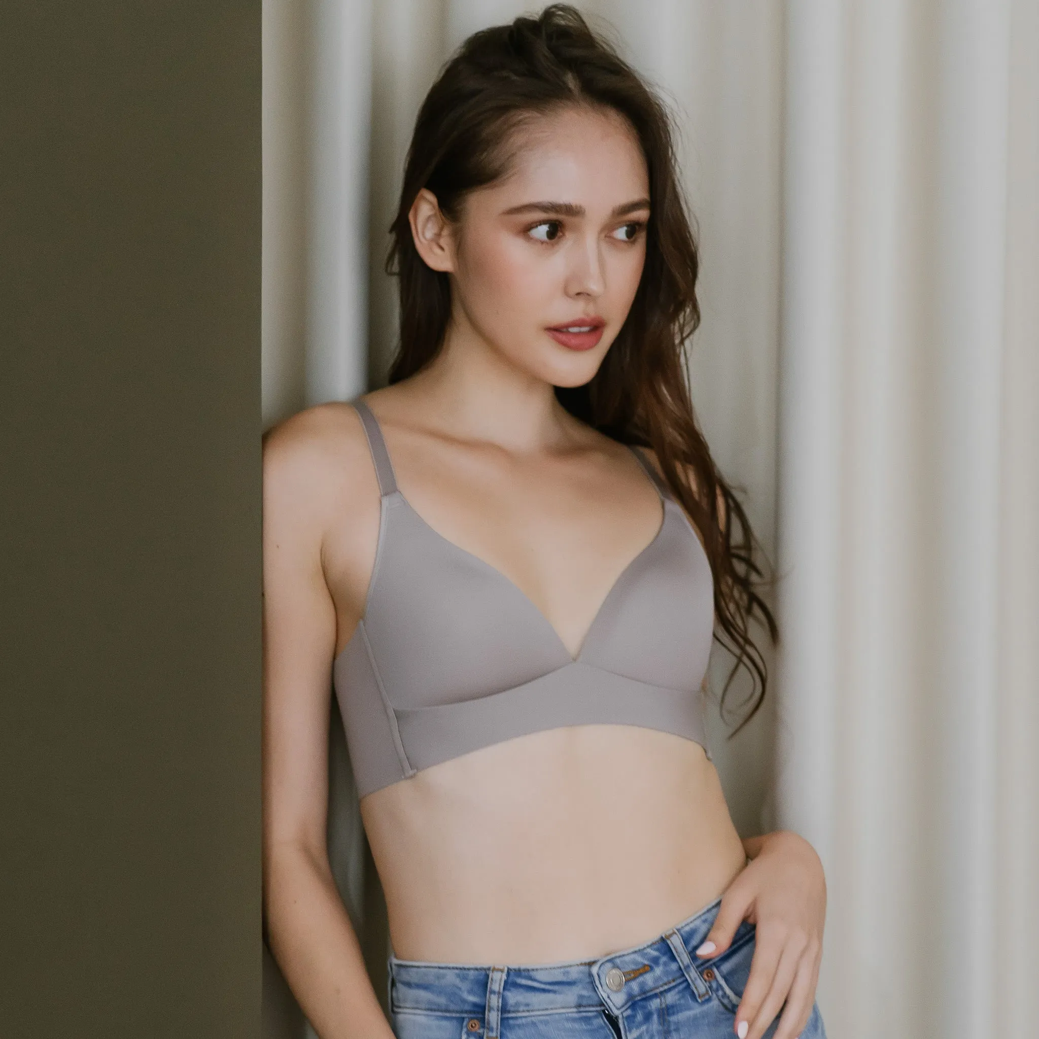 Oh-So-Light! Deep V-Plunge Lightly-Lined Wireless Bra in Soft Khaki