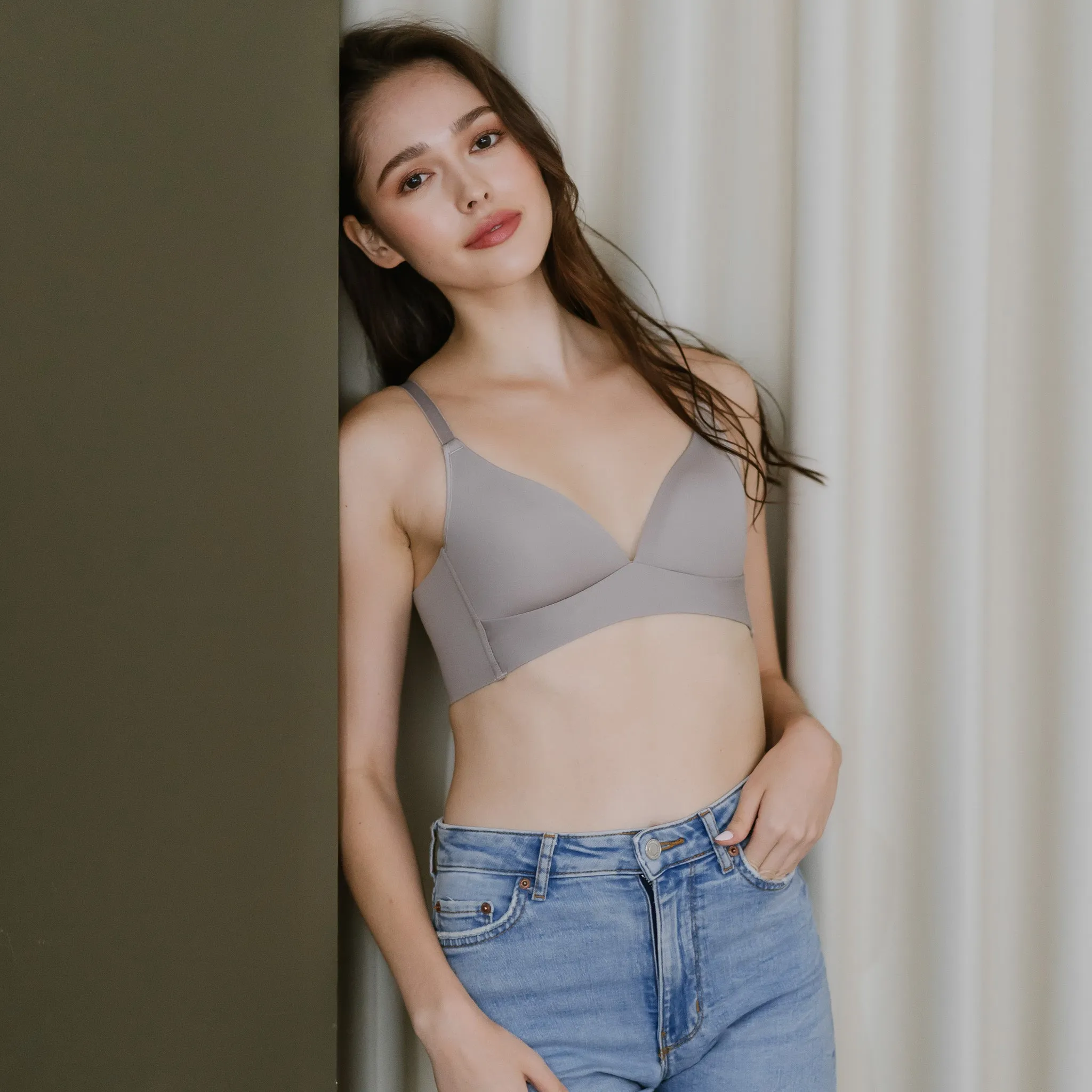 Oh-So-Light! Deep V-Plunge Lightly-Lined Wireless Bra in Soft Khaki
