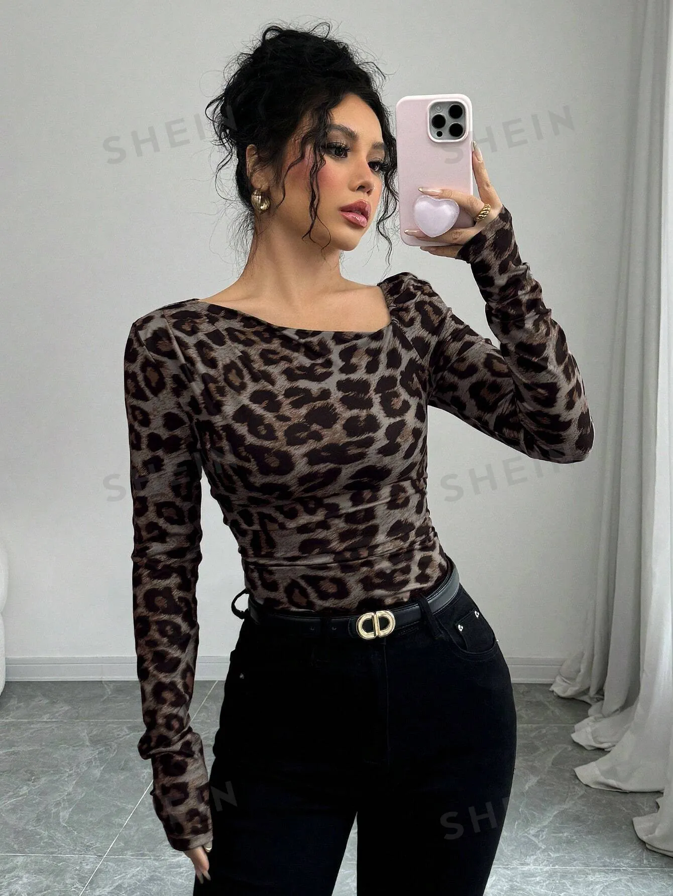 Privé Elegant Form-Fitting Oblique Shoulder Long Sleeve Ruched Shoulder & Waist Leopard Print Marl Knit Women T-Shirt