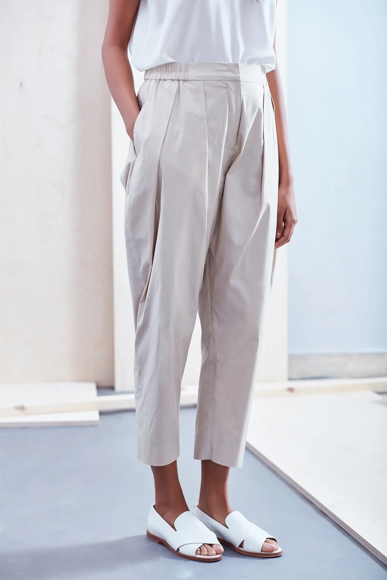 Relaxed Pleat Front Cotton Pant