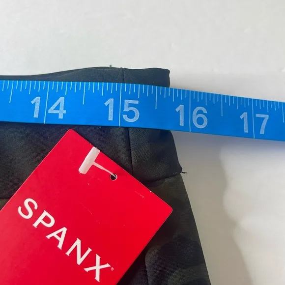 SPANX Sunshine Shorts Green Camo Medium 6” inseam