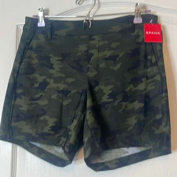 SPANX Sunshine Shorts Green Camo Medium 6” inseam