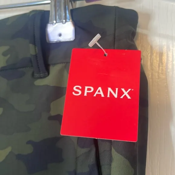 SPANX Sunshine Shorts Green Camo Medium 6” inseam