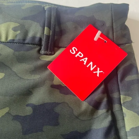 SPANX Sunshine Shorts Green Camo Medium 6” inseam